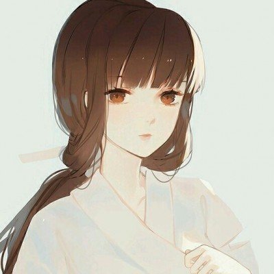很多人给她寄旧衣服 只为留住思念